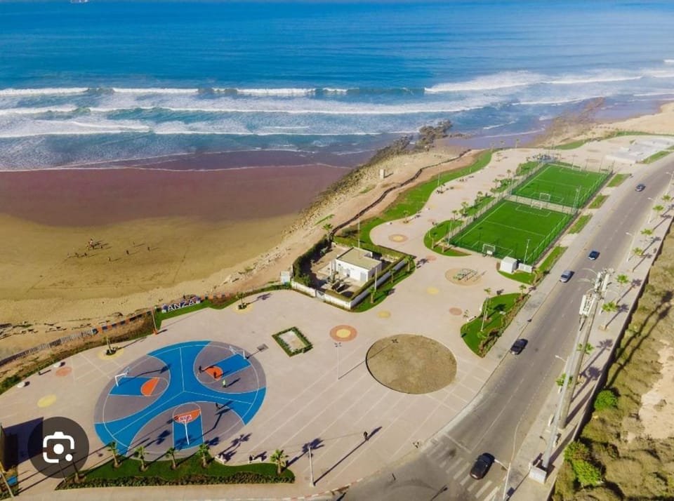 Neighbourhood, Natural landscape, Beach