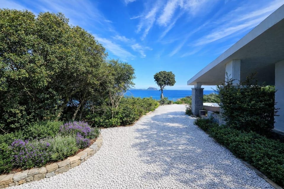 VILLA SOS ARANZOS Spiaggia Privata Con JACUZZI Villa in Sardinia