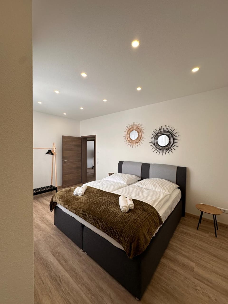 Bed, Photo of the whole room, Bedroom, towels