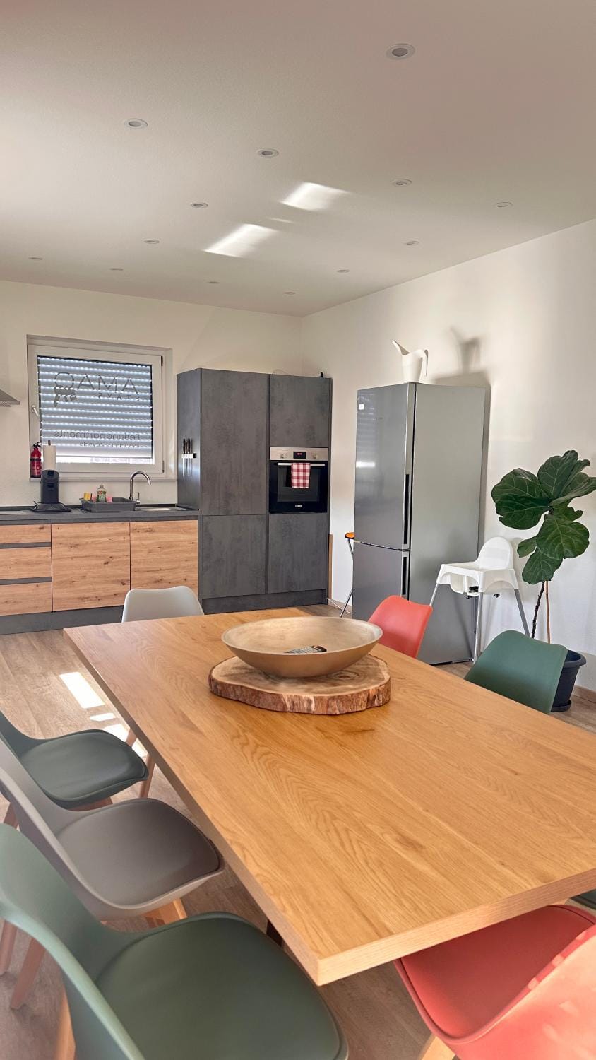 Kitchen or kitchenette, Living room, Seating area, Dining area, stove