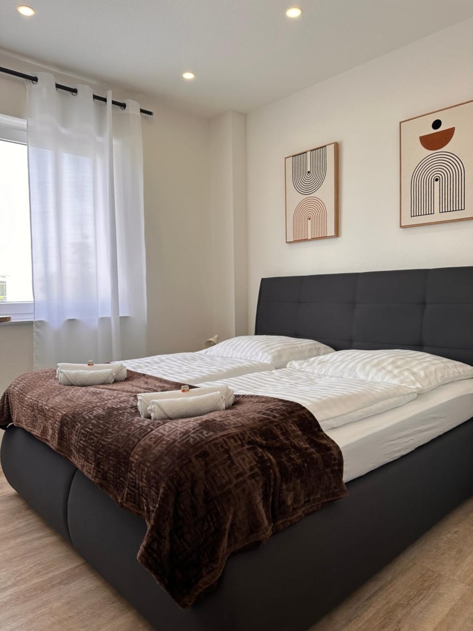 Bed, Photo of the whole room, Bedroom, towels