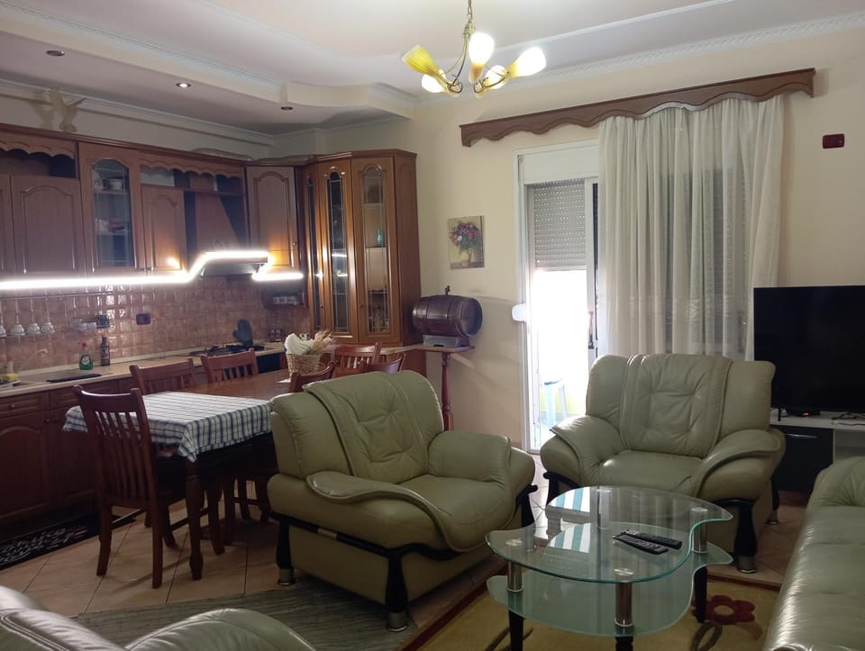 Floral Sweet Home Apartment in Vlorë