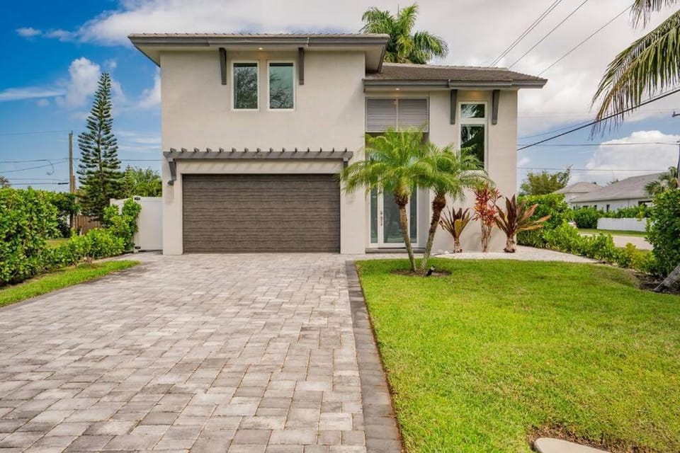 Less Than Two Hours to World Cup Games, Pool, Hot Tub House in Naples Park