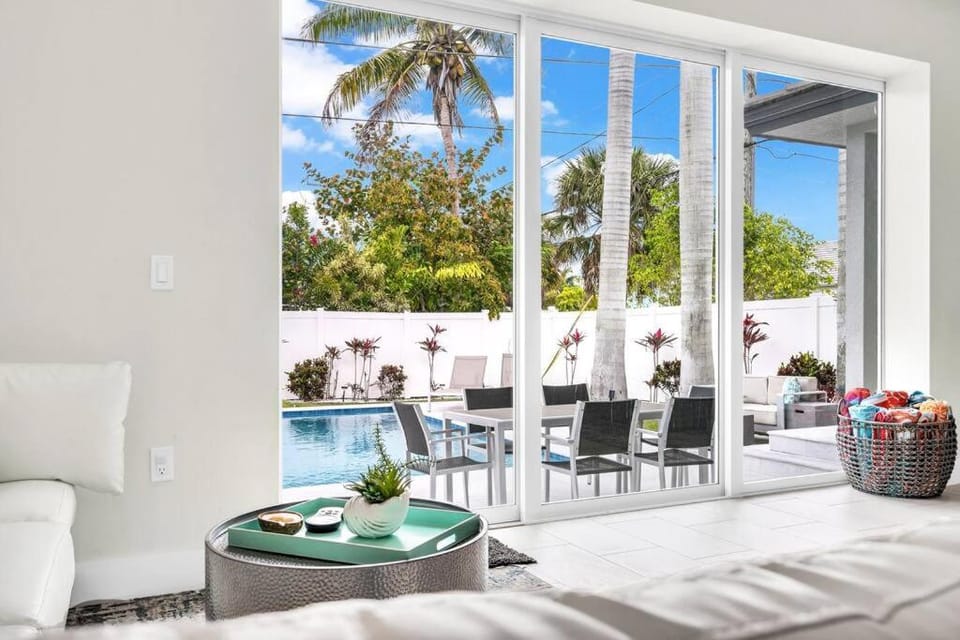 Less Than Two Hours to World Cup Games, Pool, Hot Tub House in Naples Park