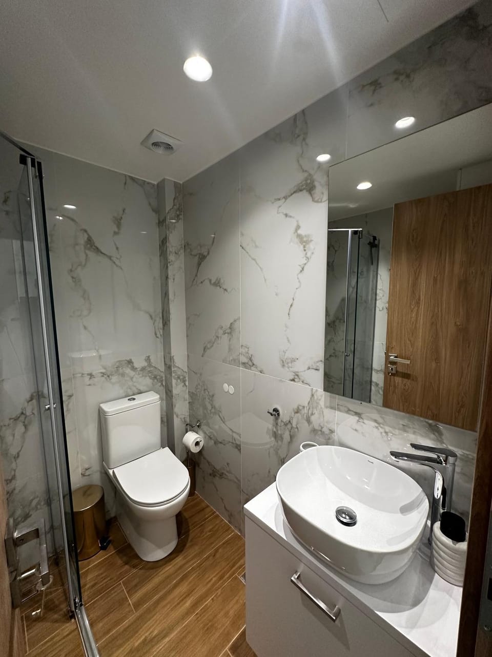 Shower, Toilet, Bathroom, towels