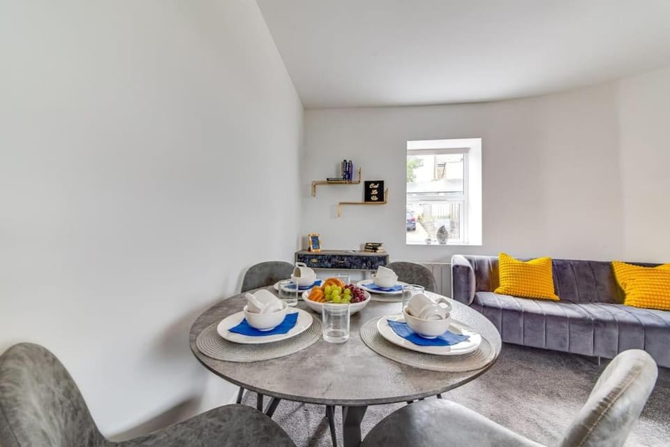 Living room, Seating area, Dining area