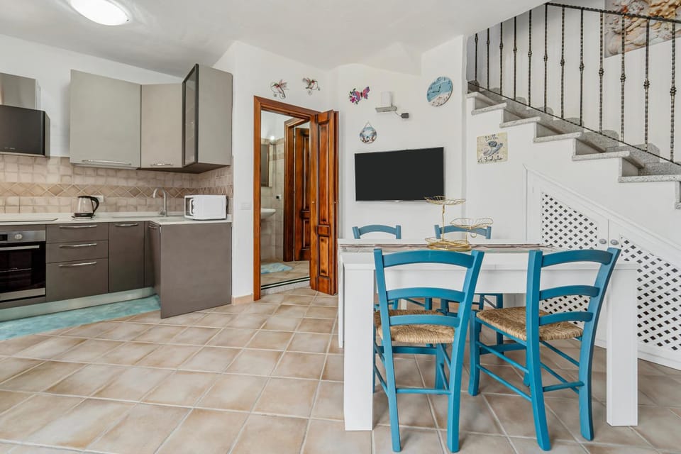 Property building, Kitchen or kitchenette, Living room