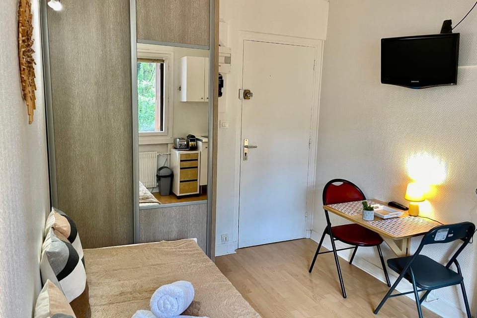 Le Petit Urbain - Studette 1 personne Ecully avec parking privé Apartment in Lyon