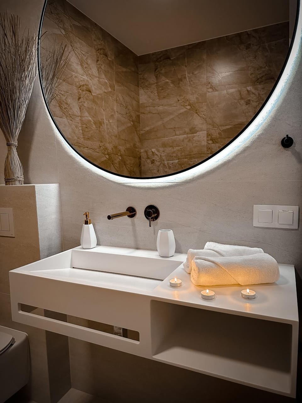 Bathroom, towels