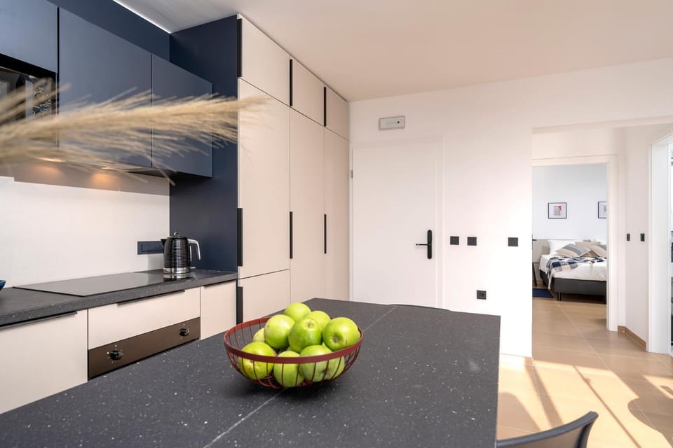 Kitchen or kitchenette, pet friendly, stove