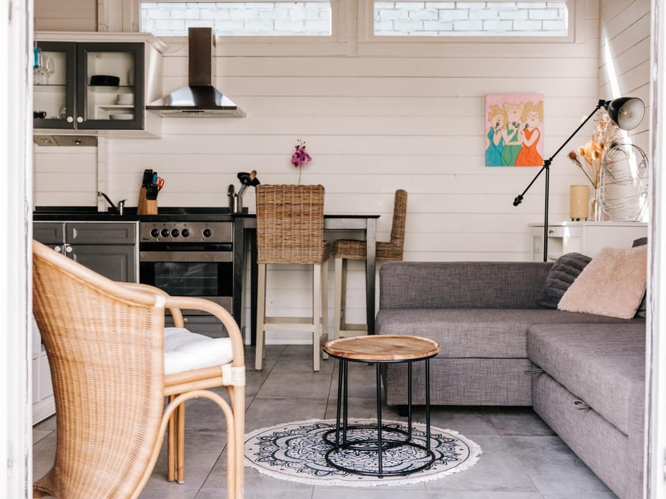 Kitchen or kitchenette, Seating area