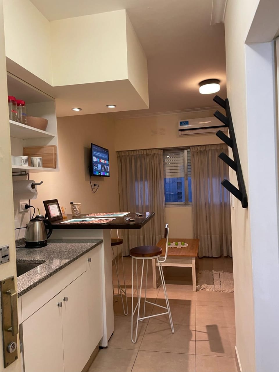 Dining area, heating, kitchen