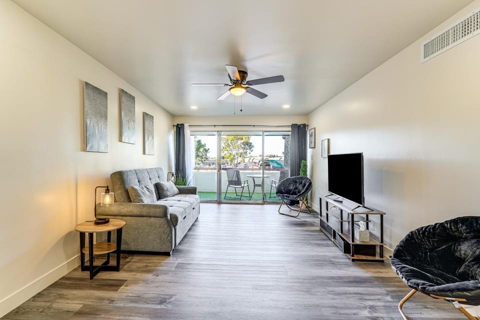 Cozy Couple's Condo! Walk to Old Town Scottsdale House in Scottsdale