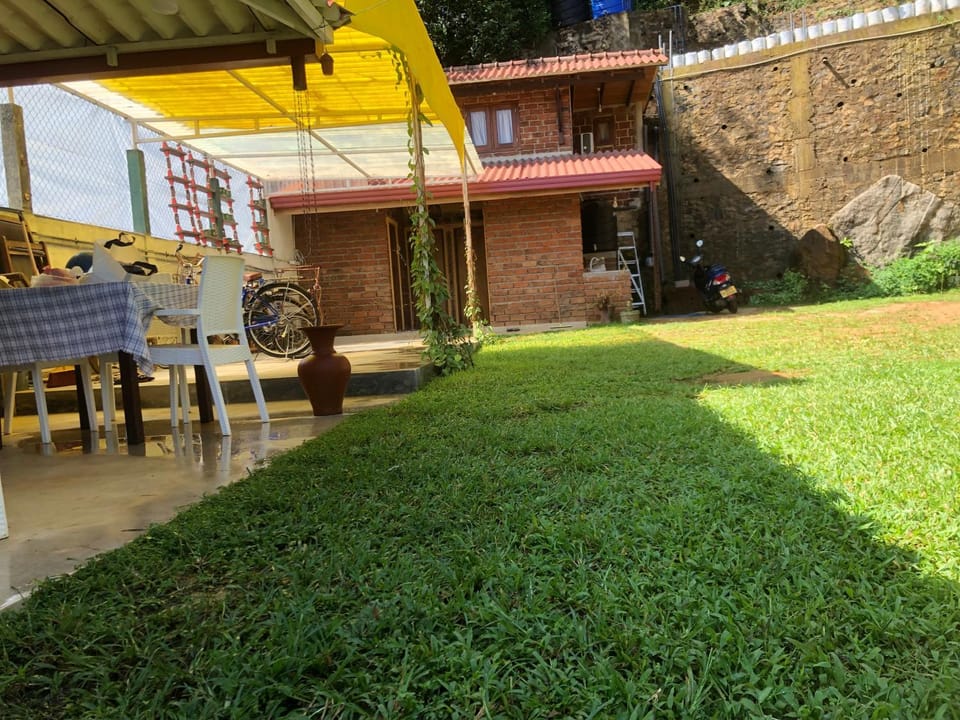RedBrick House Rumassala Bed and Breakfast in Galle
