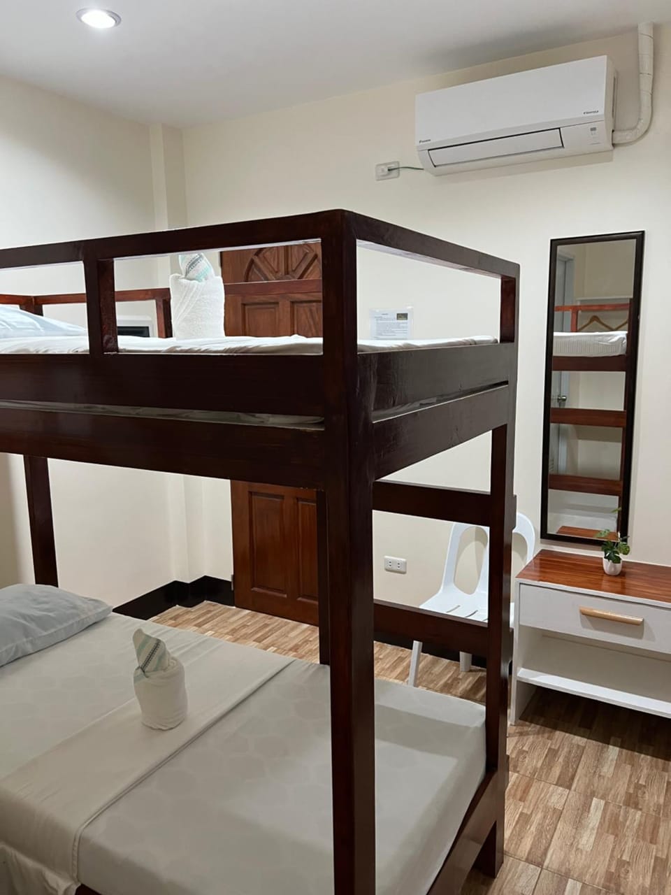 bunk bed, air conditioner