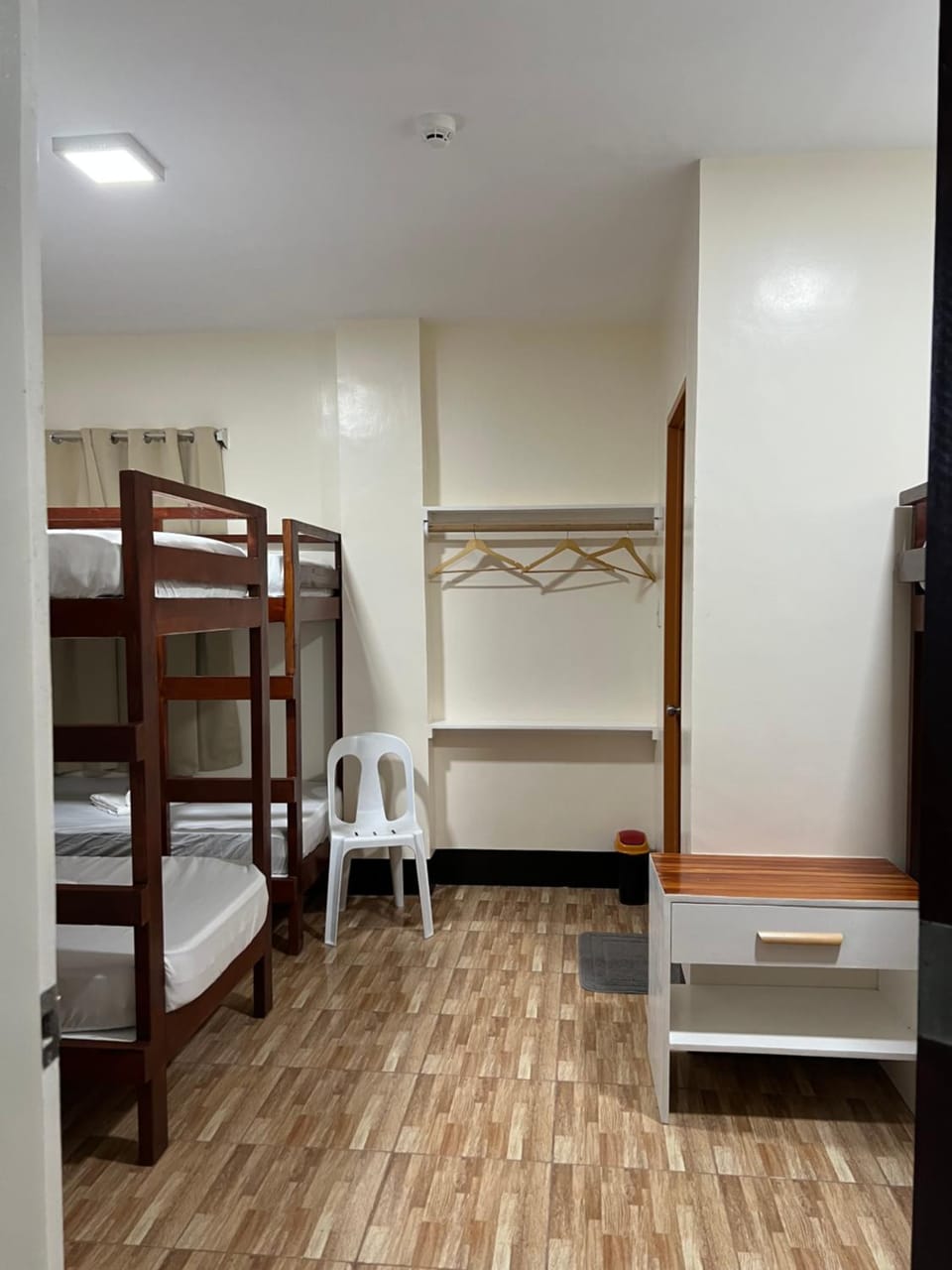 Bedroom, bunk bed