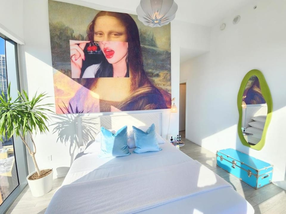 Bed, Photo of the whole room, Decorative detail, Bedroom