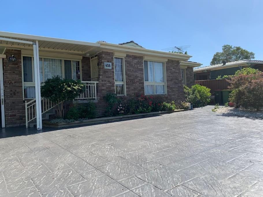 Big house 6 bedrooms , free parking House in Sydney
