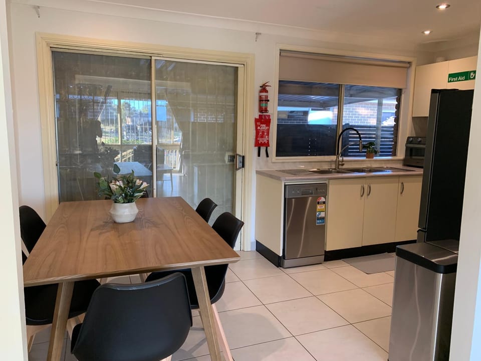 Big house 6 bedrooms , free parking House in Sydney