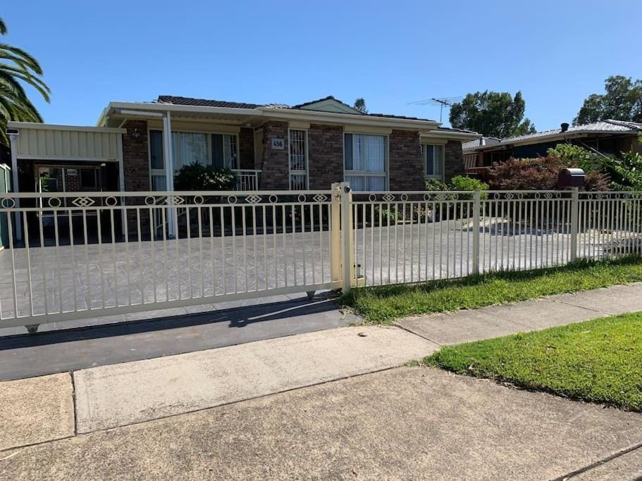 Big house 6 bedrooms , free parking House in Sydney
