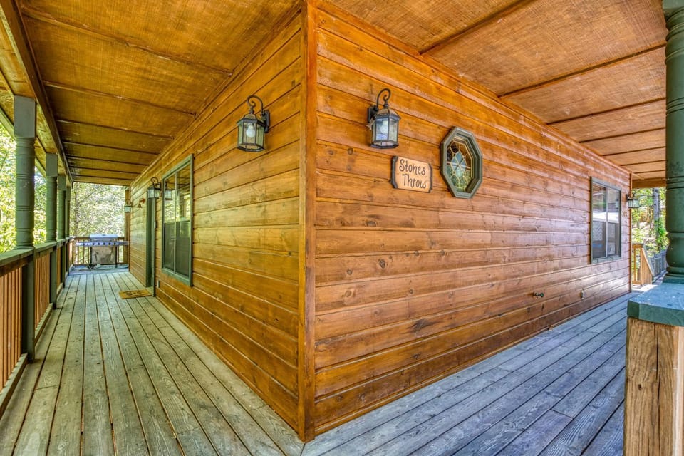 Stones Throw- You Get 560 in Free Attraction Tickets, Resort Pool, Game Room Chalet in Pigeon Forge