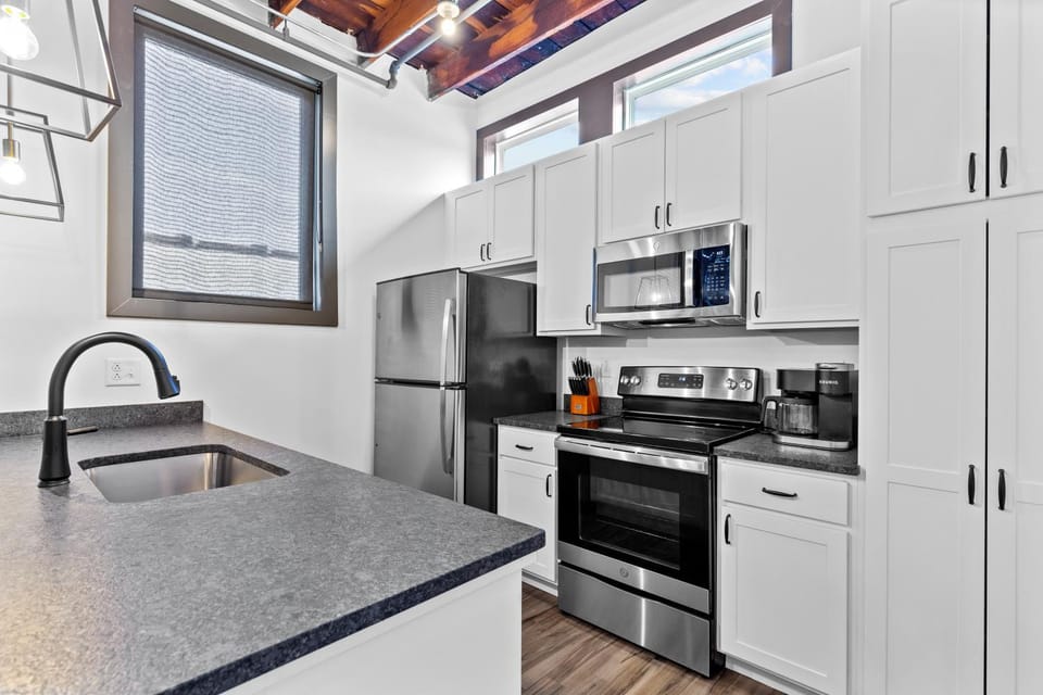 Kitchen or kitchenette, Dining area, dishwasher, oven, stove