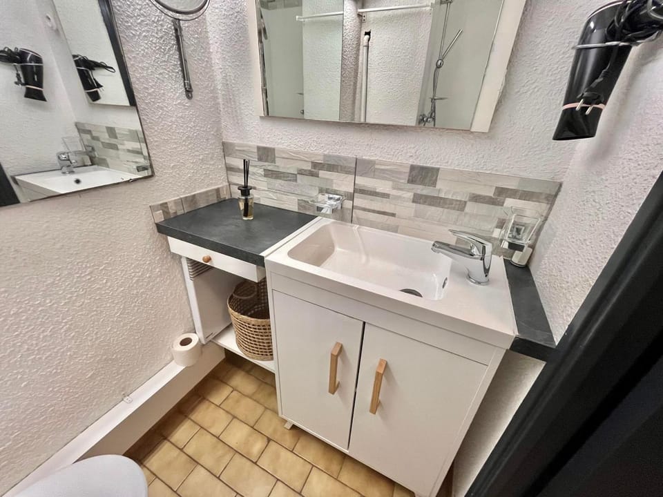 Studio pour 4 pers avec terrasse, proche plage - FR-1-716-74 Apartment in Le Grau-du-Roi