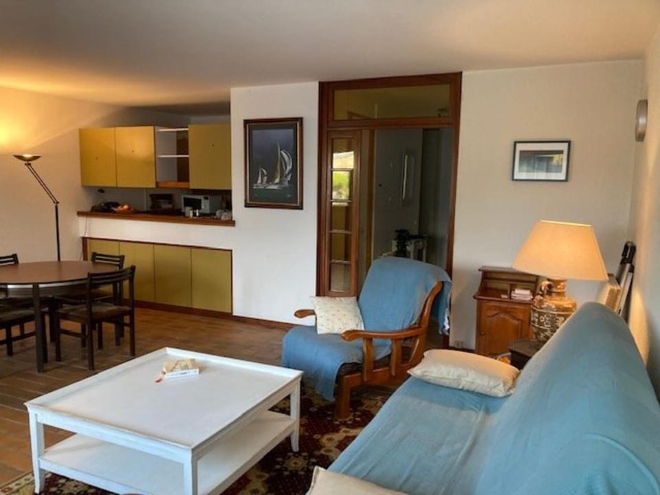 Appartement climatisé centre-ville Le Lavandou avec parking privé - FR-1-308-193 Apartment in Le Lavandou