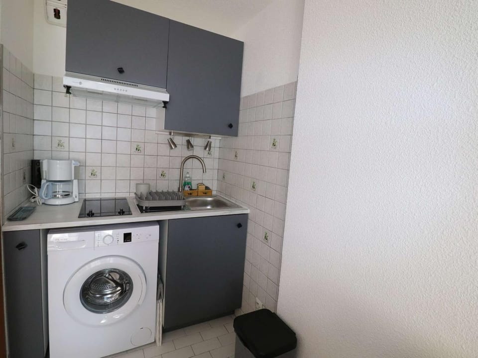 Studio cabine climatisé proche plage avec parking privé, piscines et jardins d'enfants - FR-1-307-258 Cabin in Le Grau-du-Roi