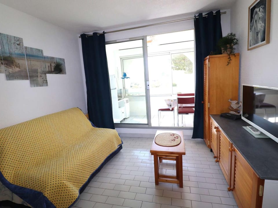 Studio cabine climatisé proche plage avec parking privé, piscines et jardins d'enfants - FR-1-307-258 Cabin in Le Grau-du-Roi
