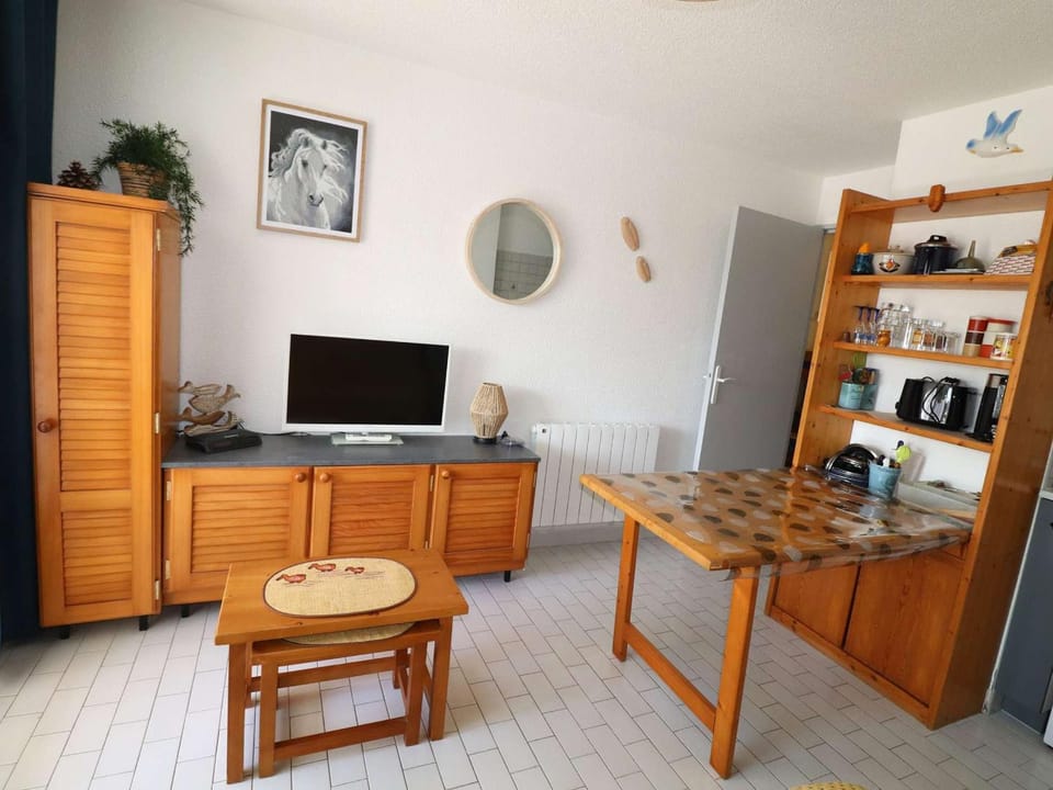 Studio cabine climatisé proche plage avec parking privé, piscines et jardins d'enfants - FR-1-307-258 Cabin in Le Grau-du-Roi