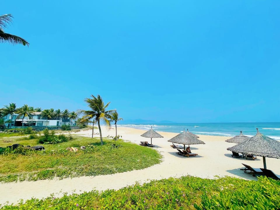 Nearby landmark, Spring, Day, Natural landscape, Beach, Sea view, sunbed