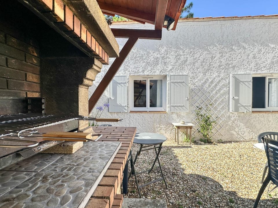 Villa 3 Chambres, 7 Pers., Terrasse, Parking, La Palmyre - FR-1-705-63 House in Les Mathes
