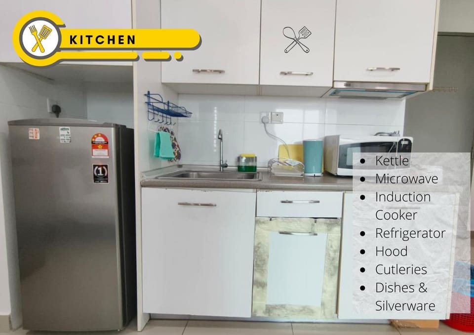 Kitchen or kitchenette, minibar
