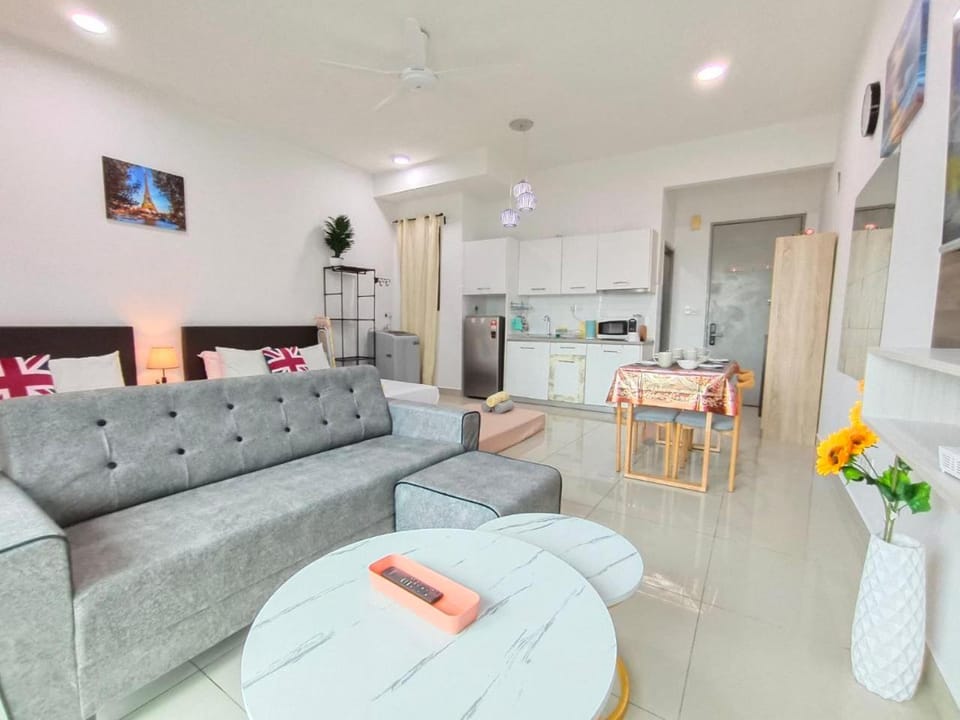 TV and multimedia, Kitchen or kitchenette, Living room, Seating area, Dining area, minibar