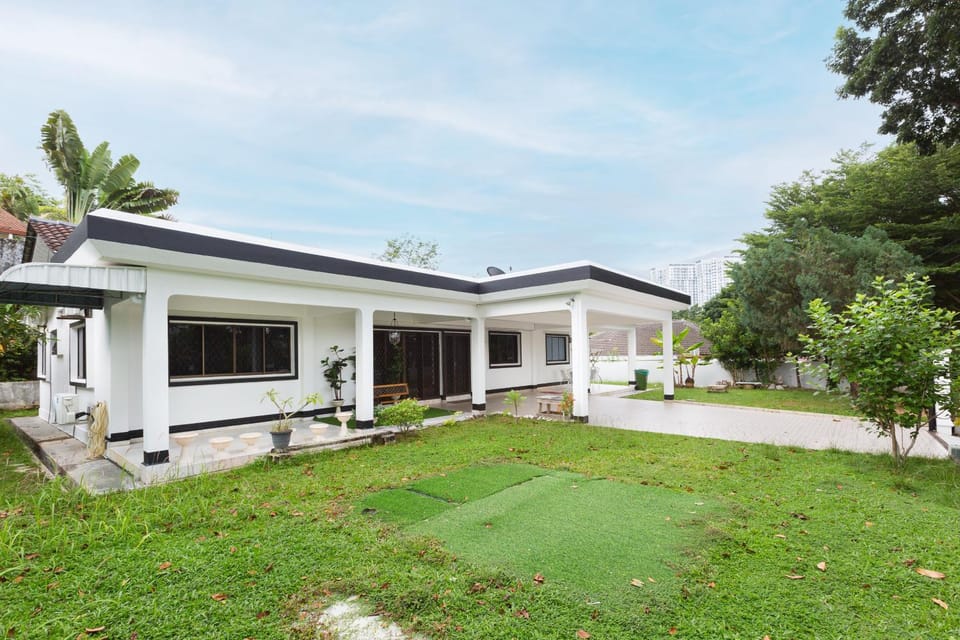 Property building, Day, Garden, Garden view