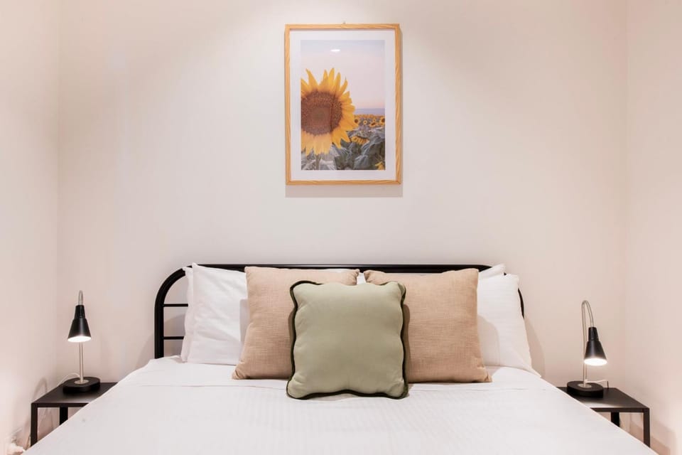 Latrobe Gem Apartment with Car Park and Huge Deck Apartment in Melbourne