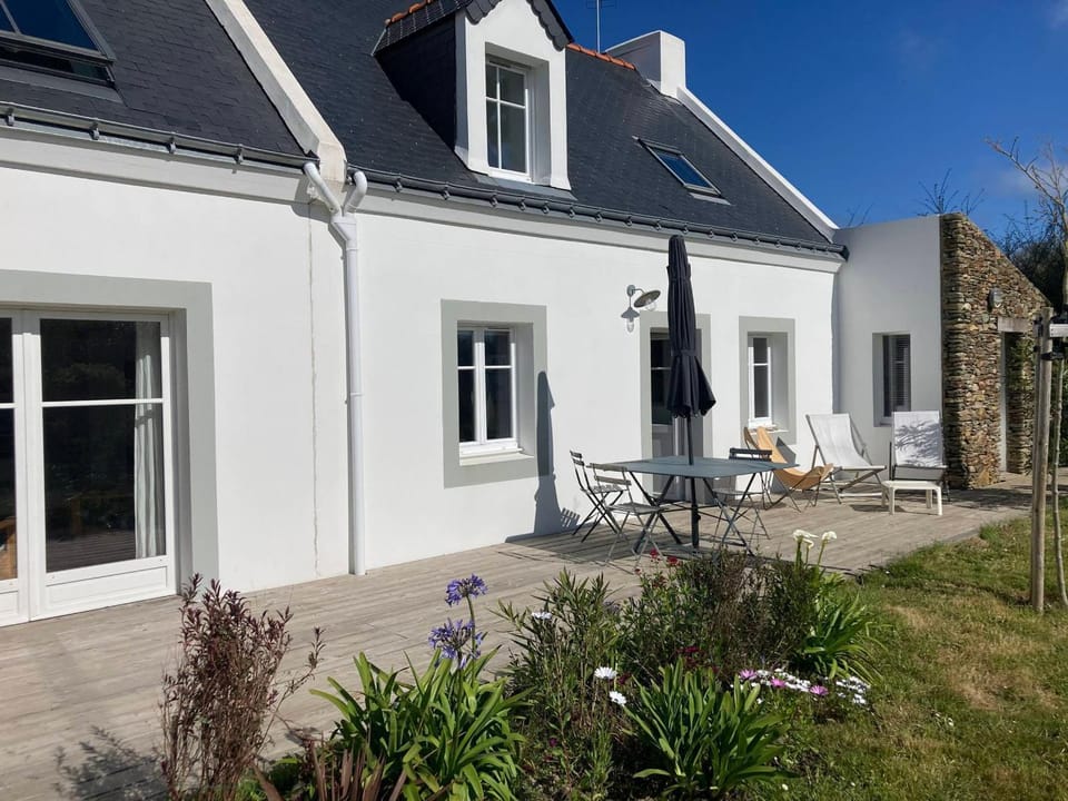 Maison moderne à 1 km de la plage, sans animaux - FR-1-418-255 House in Locmaria