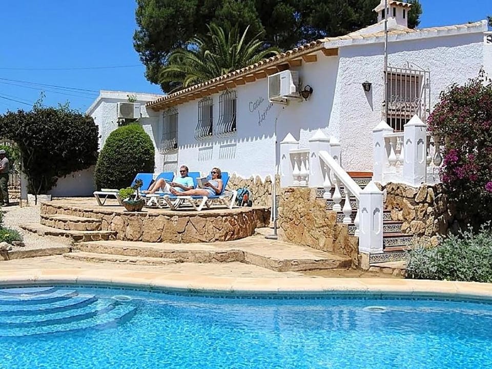 Maravillosa villa en Moraira con piscina privada y jardín, cercana a la playa, ideal para familias - HISP-216-207 Villa in Marina Alta