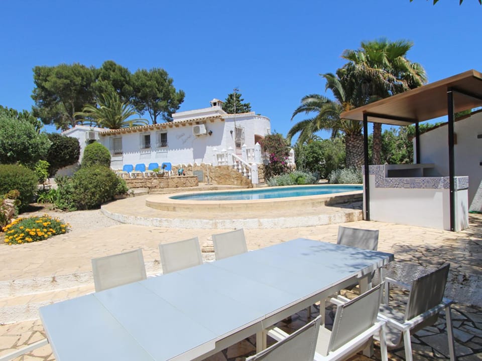 Maravillosa villa en Moraira con piscina privada y jardín, cercana a la playa, ideal para familias - HISP-216-207 Villa in Marina Alta