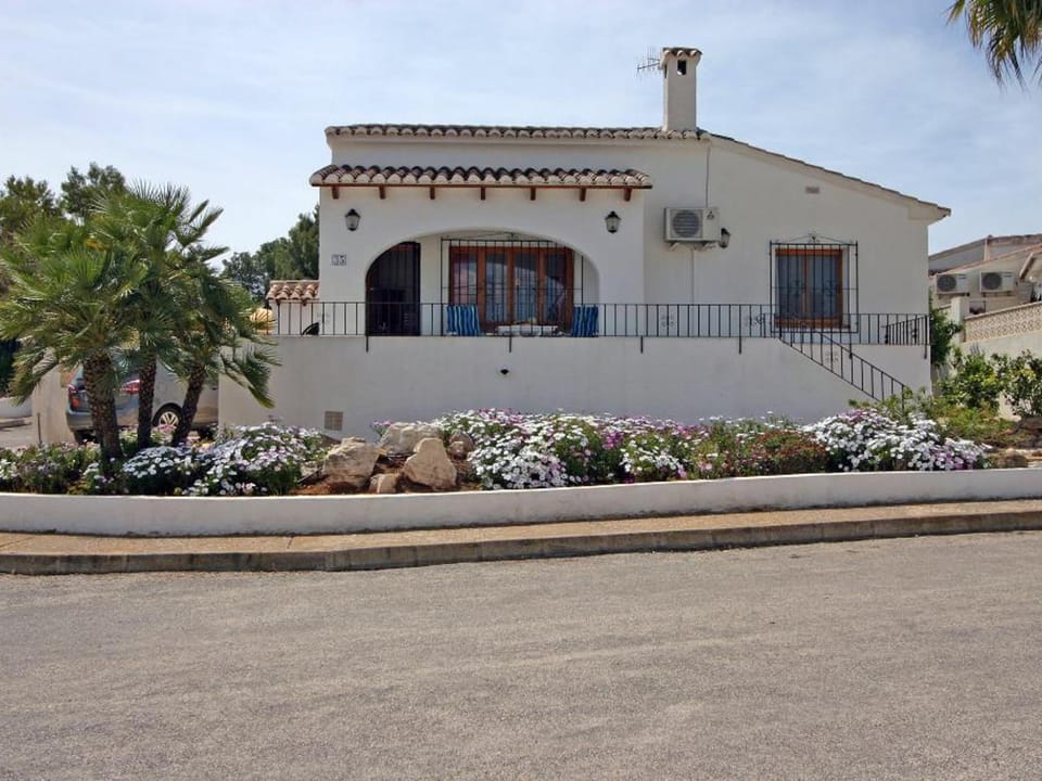 Casa clásica con piscina comunal, jardín y cerca de la playa en Moraira para 6 personas - HISP-216-212 Villa in Marina Alta