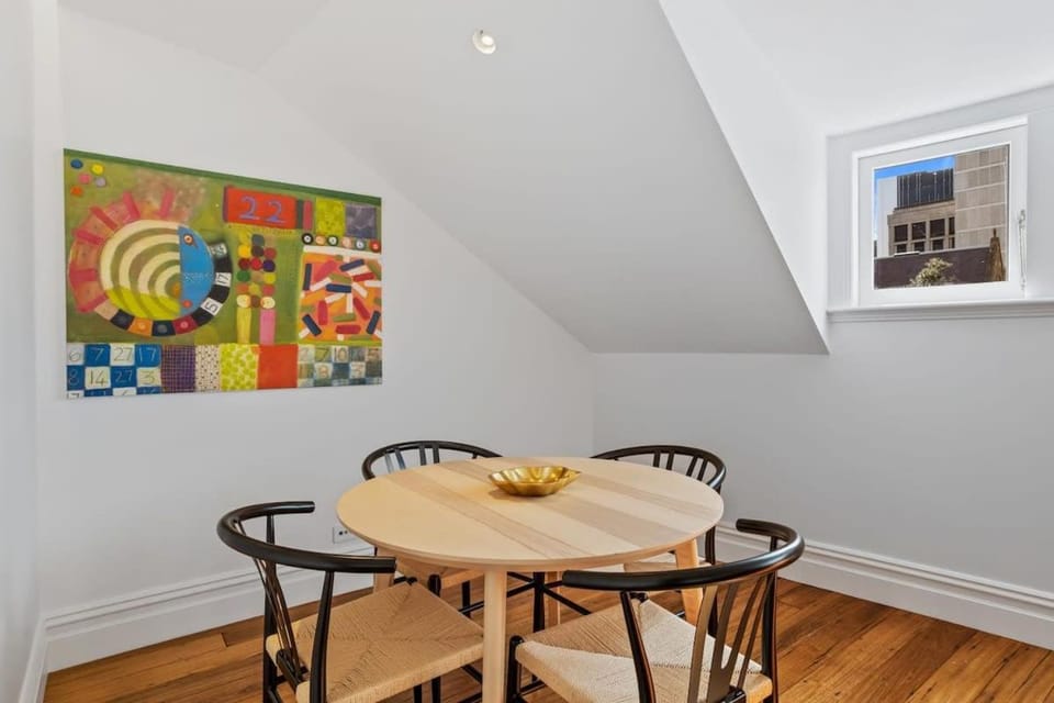 Historical Victoria Tavern Three Apartment in Hobart