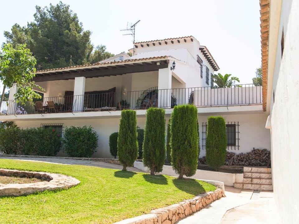 Villa de lujo en Moraira con piscina privada, cerca de la playa y servicios - HISP-216-220 Villa in Marina Alta