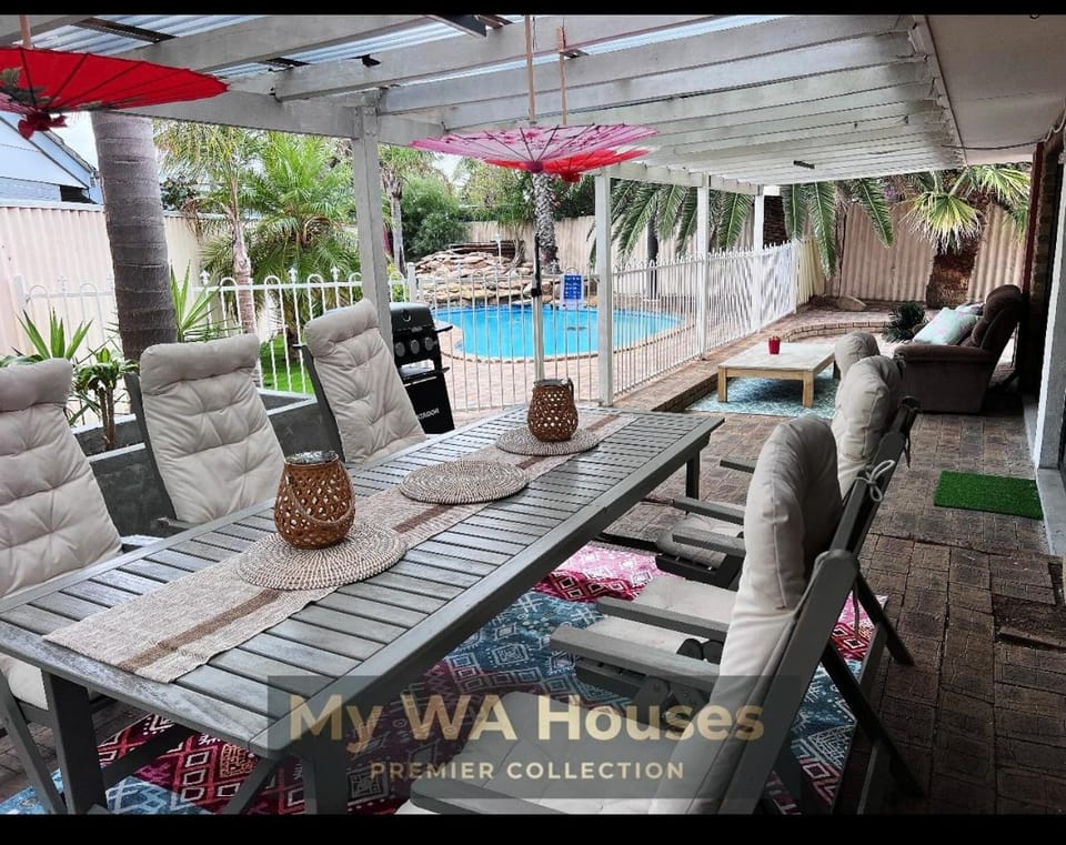 Seating area, Pool view