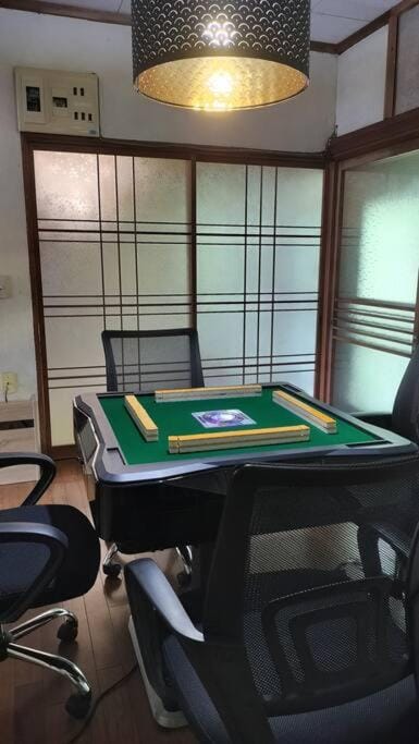 Game Room, Game Room