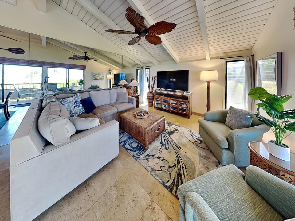 TV and multimedia, Living room, Seating area, furniture