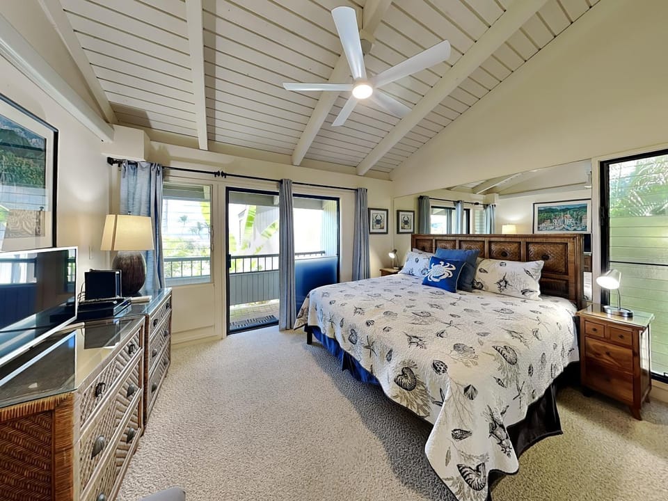 Bed, TV and multimedia, Balcony/Terrace, Bedroom, furniture