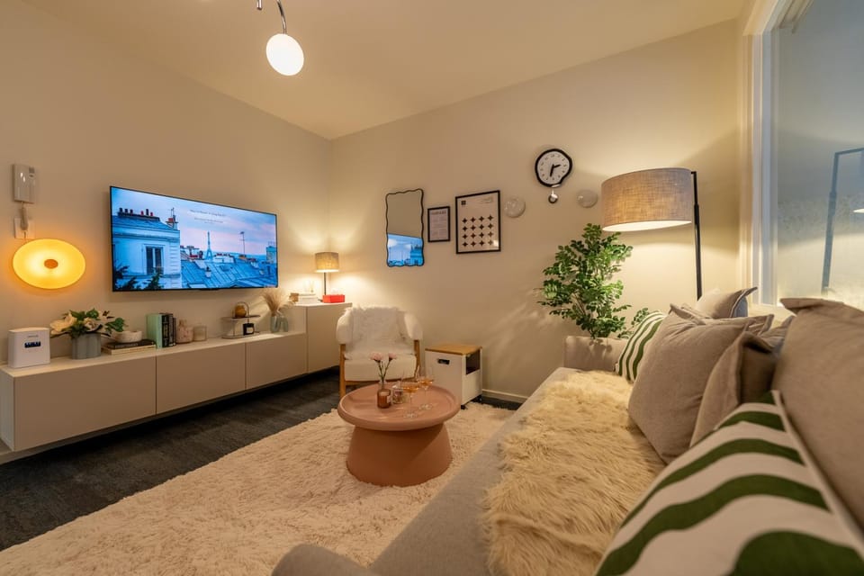 Library, Living room, Evening entertainment, Entertainment, air conditioner