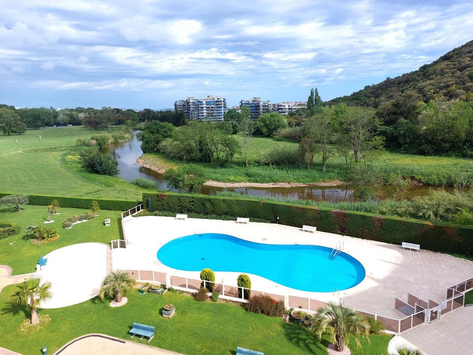 BRUYERES - 3 pièces - Axelle Loc'Appart Apartment in Mandelieu-La Napoule