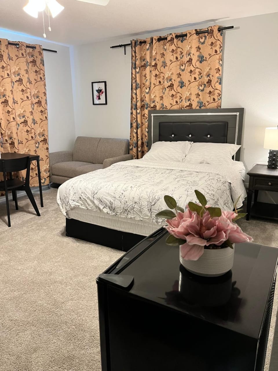 Cozy Suite with Private Patio Close to Downtown and UC Davis Medical Center House in Sacramento